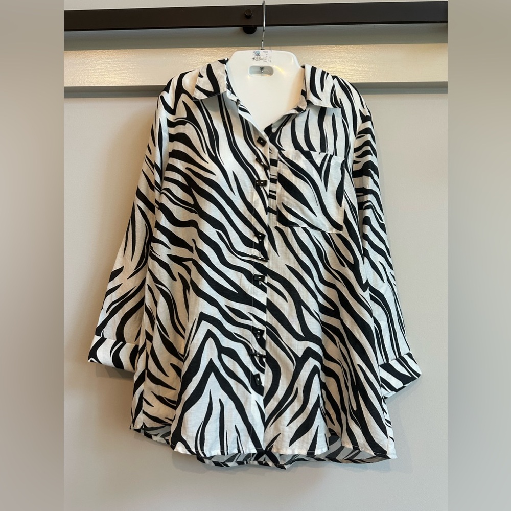 Ali Miles size Small zebra print button up in front lace up back long sl…
